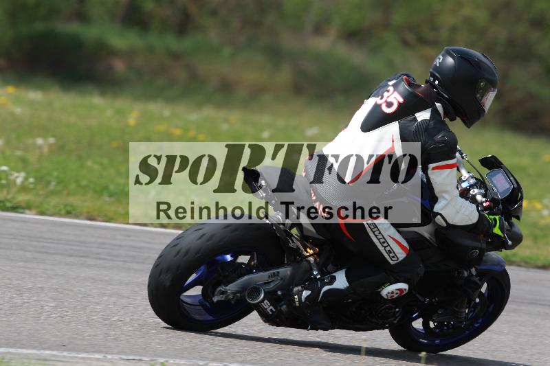 Archiv-2022/13 25.04.2022 Plüss Moto Sport ADR/Freies Fahren/backside